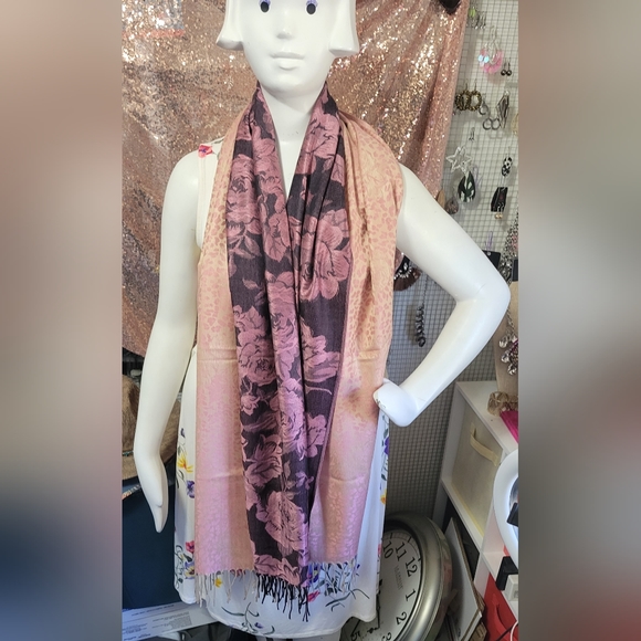 Women's new Pashmina "pink & black" roses & cheetah print scarf with tassles - Picture 9 of 11